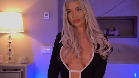 hellenroyy online show from October 26, 4:29 am