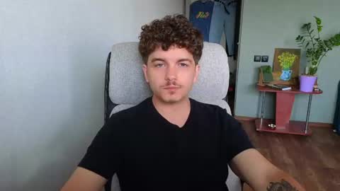 Snapshot of hellish_sugar chatting on July 25, 6:55 am Remy online show from July 25, 6:55 am