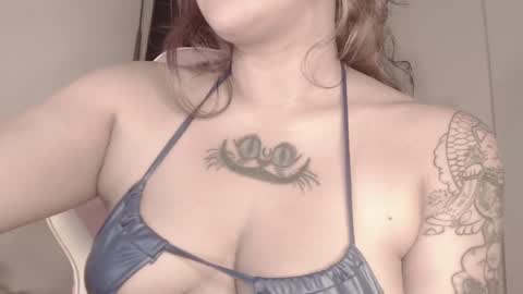 Snapshot of hello_demonkitty chatting on December 28, 3:47 am SIMONA online show from December 28, 3:47 am