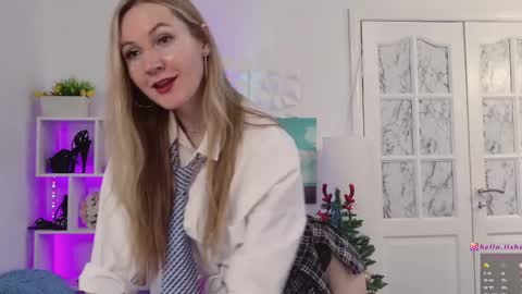 Alisia  Monday to Friday from 10 am to 4 pm GMT 2 online show from December 23, 8:11 am