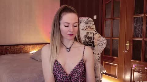 Snapshot of hello_lisha chatting on June 2, 8:38 am Alisia Monday to Friday from 10 am to 4 pm GMT 2 online show from June 2, 8:38 am
