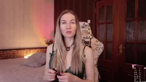 Snapshot of hello_lisha chatting on June 4, 8:20 am Alisia Monday to Friday from 10 am to 4 pm GMT 2 online show from June 4, 8:20 am