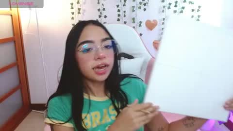 hellokitty_valery1 online show from June 25, 9:30 pm