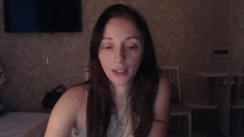 Snapshot of hellokittykaty chatting on December 19, 6:45 am Victory online show from December 19, 6:45 am