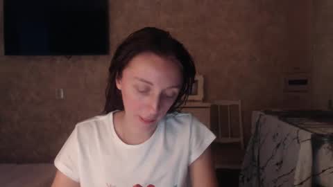 Snapshot of hellokittykaty chatting on December 26, 6:52 am Victory online show from December 26, 6:52 am