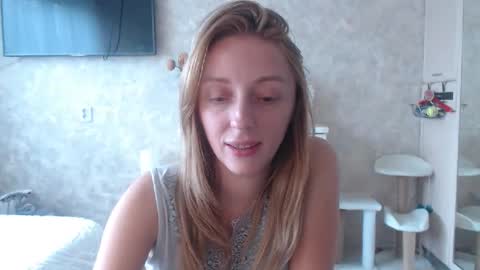 Snapshot of hellokittykaty chatting on September 16, 6:14 am Victory online show from September 16, 6:14 am