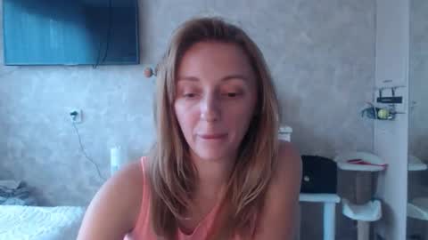 Snapshot of hellokittykaty chatting on October 10, 6:34 am Victory online show from October 10, 6:34 am