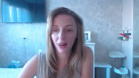 Snapshot of hellokittykaty chatting on October 17, 6:38 am Victory online show from October 17, 6:38 am