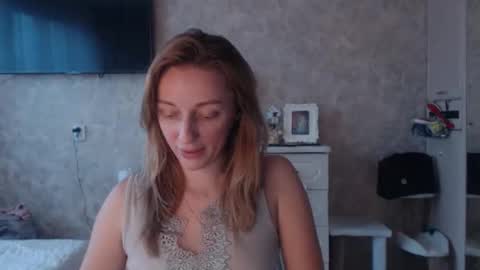 Snapshot of hellokittykaty chatting on November 7, 6:35 am Victory online show from November 7, 6:35 am