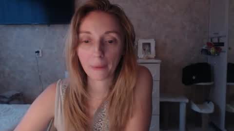 Snapshot of hellokittykaty chatting on November 13, 6:34 am Victory online show from November 13, 6:34 am