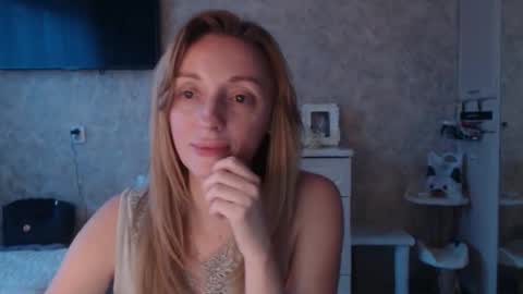 Snapshot of hellokittykaty chatting on November 17, 6:19 am Victory online show from November 17, 6:19 am