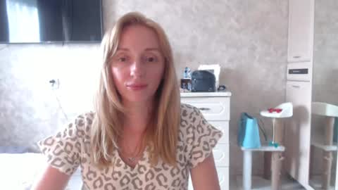 Snapshot of hellokittykaty chatting on June 29, 10:15 am Victory online show from June 29, 10:15 am