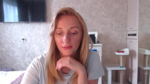 Snapshot of hellokittykaty chatting on July 2, 8:31 am Victory online show from July 2, 8:31 am