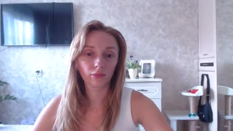 Snapshot of hellokittykaty chatting on August 7, 10:28 am Victory online show from August 7, 10:28 am