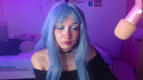 Snapshot of helloskinnygirls chatting on February 2, 9:13 pm Raven and Momo online show from February 2, 9:13 pm