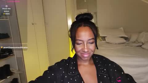 Snapshot of hellsd97 chatting on December 10, 4:34 am hellsd97 online show from December 10, 4:34 am