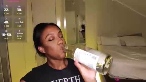 Snapshot of hellsd97 chatting on February 19, 3:28 am hellsd97 online show from February 19, 3:28 am