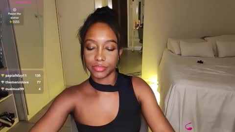 Snapshot of hellsd97 chatting on February 22, 5:02 am hellsd97 online show from February 22, 5:02 am