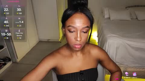 Snapshot of hellsd97 chatting on February 24, 12:30 am hellsd97 online show from February 24, 12:30 am