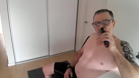 Snapshot of hempie1973 chatting on November 28, 2:58 am hempie1973 online show from November 28, 2:58 am