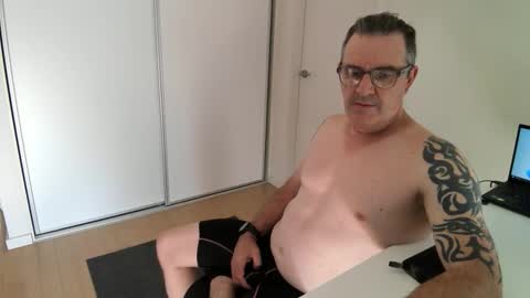 Snapshot of hempie1973 chatting on December 1, 5:23 am hempie1973 online show from December 1, 5:23 am