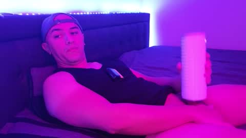 Snapshot of hennidrip chatting on November 20, 4:29 pm HENNIDRIP online show from November 20, 4:29 pm