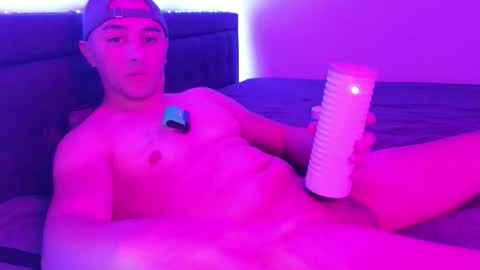 Snapshot of hennidrip chatting on November 22, 12:09 am HENNIDRIP online show from November 22, 12:09 am