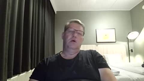 henrikrp1971 online show from November 17, 10:37 pm