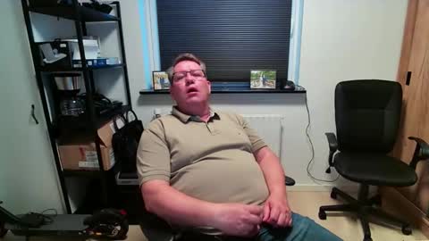 henrikrp1971 online show from April 28, 6:46 pm