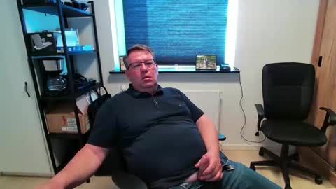 henrikrp1971 online show from April 30, 1:28 pm