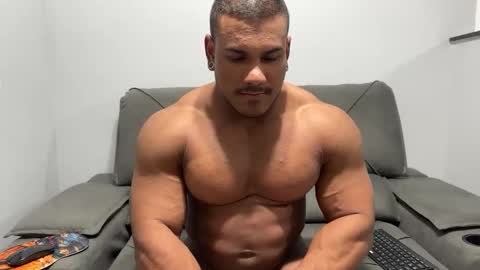 Snapshot of henrimusclee chatting on March 7, 12:15 am Henri online show from March 7, 12:15 am