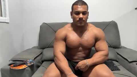 Snapshot of henrimusclee chatting on March 12, 9:35 pm Henri online show from March 12, 9:35 pm