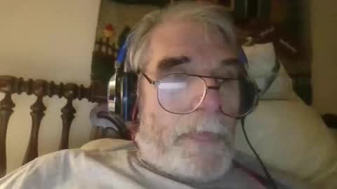 Snapshot of henrybond1979 chatting on May 28, 7:33 pm henrybond1979 online show from May 28, 7:33 pm