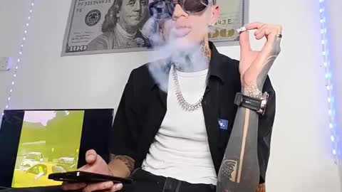 Snapshot of henzzeld420 chatting on March 22, 7:01 am Henzeld online show from March 22, 7:01 am