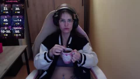 Snapshot of heraluna_ chatting on December 14, 9:45 pm HeraLuna online show from December 14, 9:45 pm