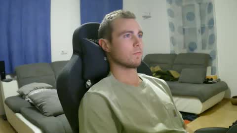 John Pearl online show from December 5, 7:10 pm