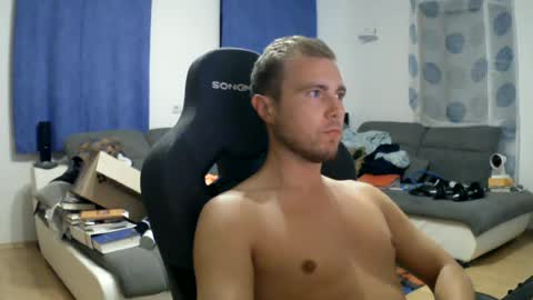 Snapshot of herbstenden chatting on July 2, 9:32 pm John Pearl online show from July 2, 9:32 pm