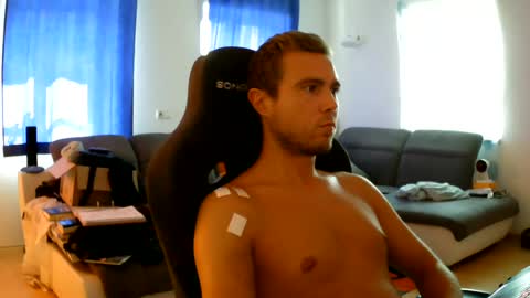 Snapshot of herbstenden chatting on August 2, 1:31 pm John Pearl online show from August 2, 1:31 pm