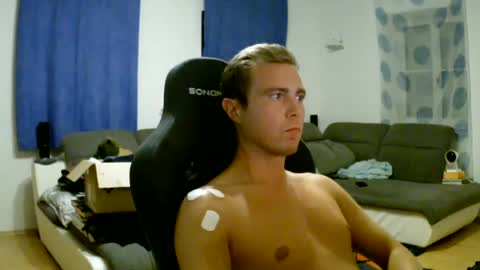 Snapshot of herbstenden chatting on August 4, 5:59 pm John Pearl online show from August 4, 5:59 pm