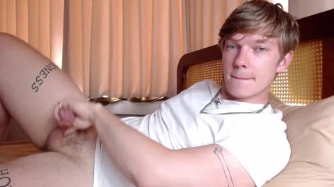 Snapshot of hercules__ chatting on December 8, 4:04 am Gregblonde Alextattoo online show from December 8, 4:04 am