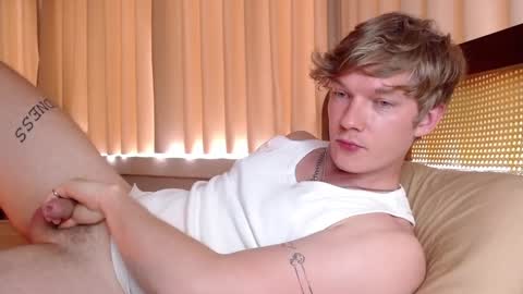 Snapshot of hercules__ chatting on December 13, 4:43 am Gregblonde Alextattoo online show from December 13, 4:43 am