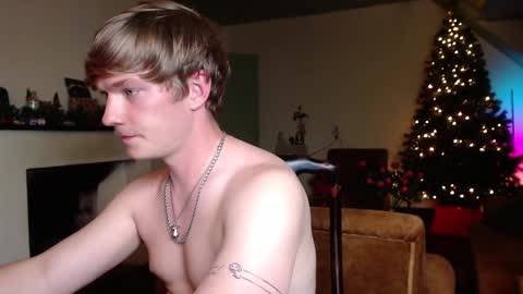 Snapshot of hercules__ chatting on December 28, 3:15 pm Gregblonde Alextattoo online show from December 28, 3:15 pm