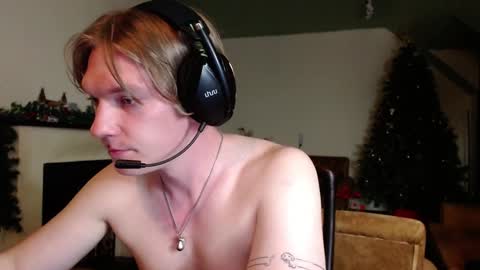 Snapshot of hercules__ chatting on February 1, 4:44 pm Gregblonde Alextattoo online show from February 1, 4:44 pm