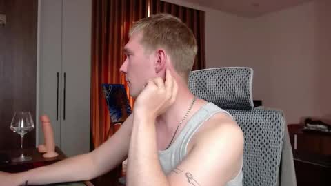 Snapshot of hercules__ chatting on September 17, 8:16 am Gregblonde Alextattoo online show from September 17, 8:16 am