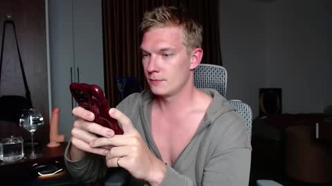 Snapshot of hercules__ chatting on September 21, 2:40 pm Gregblonde Alextattoo online show from September 21, 2:40 pm