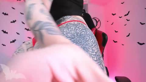 Snapshot of herinfernalmajesty chatting on November 27, 2:35 am Marie online show from November 27, 2:35 am