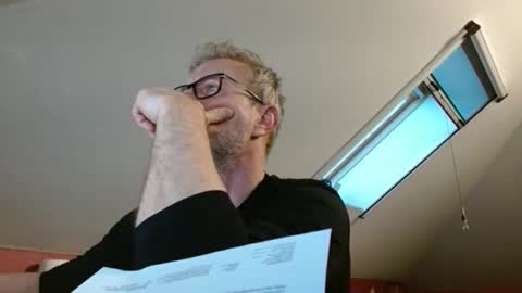 Snapshot of hering76 chatting on December 17, 7:47 am hering76 online show from December 17, 7:47 am