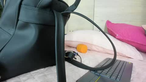 hermione_brown online show from June 6, 11:37 am