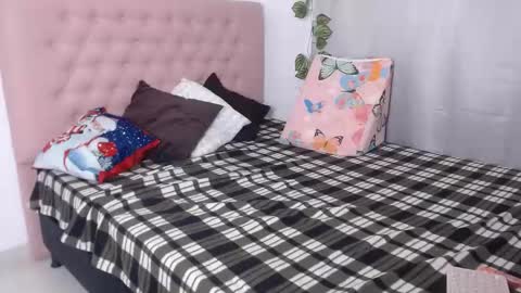 Snapshot of hermione_sweet18 chatting on December 15, 1:02 am Alana online show from December 15, 1:02 am