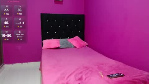 Snapshot of hermione_sweet18 chatting on February 19, 1:40 am Alana online show from February 19, 1:40 am